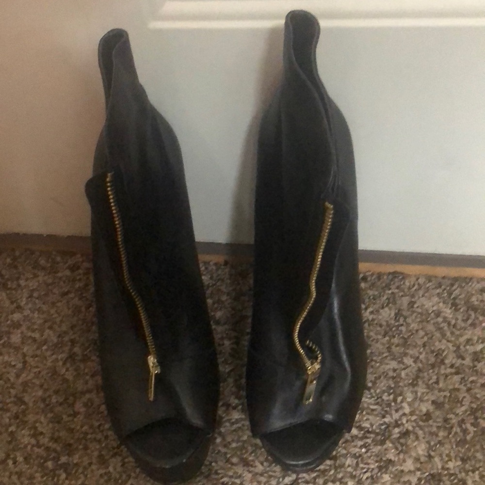 Size 9 Steve Madden heel
